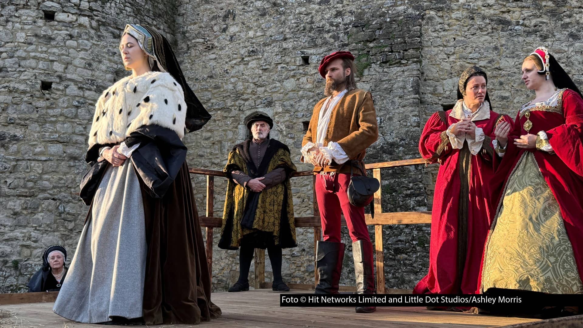 Ab dem 6. September ist die sechsteilige Doku-Serie „Die Tudors: Wenn Macht den Kopf kostet“ immer sonntags um 21:00 Uhr auf National Geographic zu sehen. Historiker Dan Snow und Professorin Suzannah Lipscomb gehen darin den dramatischsten Hinrichtungen der Tudor-Zeit nach. Foto © Hit Networks Limited and Little Dot Studios/Ashley Morris